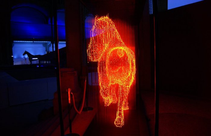 Японский дизайнер создает «призрачные» скульптуры из светодиодов (фото) 2